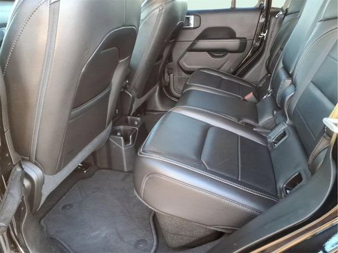 Used 2020 Jeep Gladiator Overland w/ Popular Equipment Package image 14