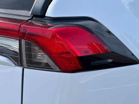 Used 2021 Toyota RAV4 XLE w/ Carpet Mat Package (TMS) FWD image 30