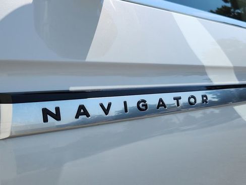 New 2025 Lincoln Navigator Reserve image 16