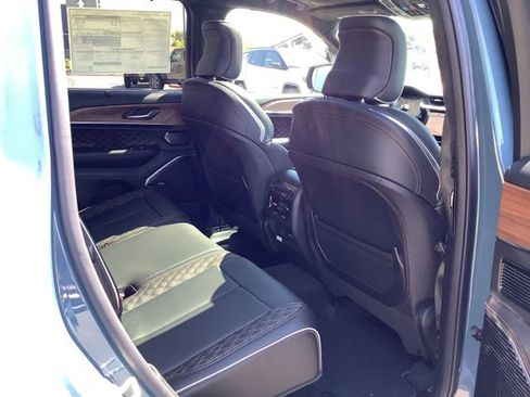 New 2026 Jeep Grand Cherokee Summit w/ Obsidian Package AWD/4WD image 33