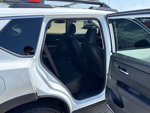 Used 2025 Nissan Rogue SV AWD/4WD image 21