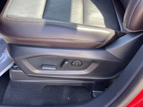 Certified 2025 Ford Explorer Platinum AWD/4WD image 16