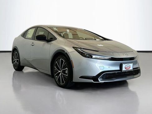 New 2027 Toyota Prius XLE FWD image 3