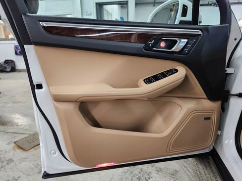 Used 2021 Porsche Macan image 10