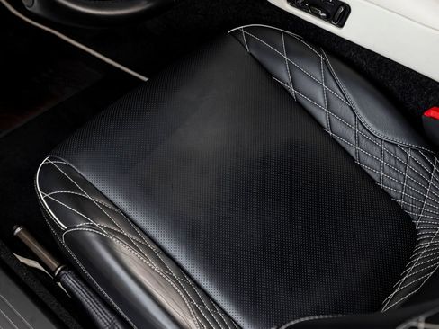 Used 2018 Aston Martin Vanquish S RWD image 16