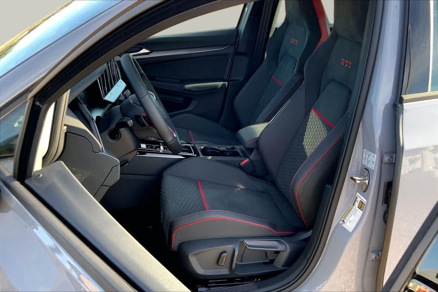 New 2026 Volkswagen GTI SE FWD image 9
