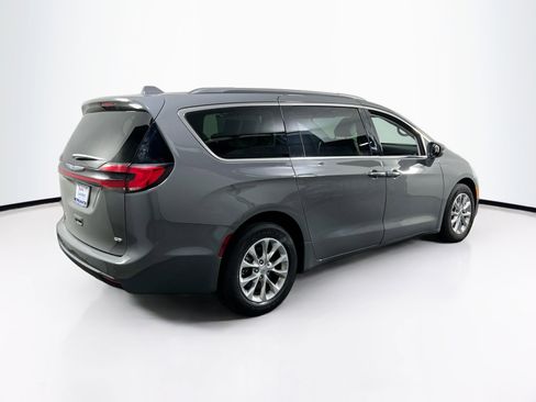 Used 2021 Chrysler Pacifica Touring-L image 5