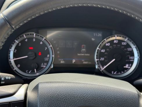 Used 2023 Toyota Highlander XLE image 18