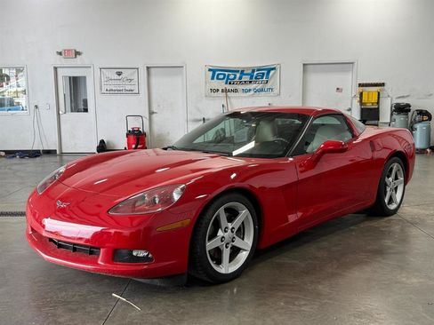Used 2005 Chevrolet Corvette Coupe w/ 2LT w/ Preferred Equipment Group RWD image 15