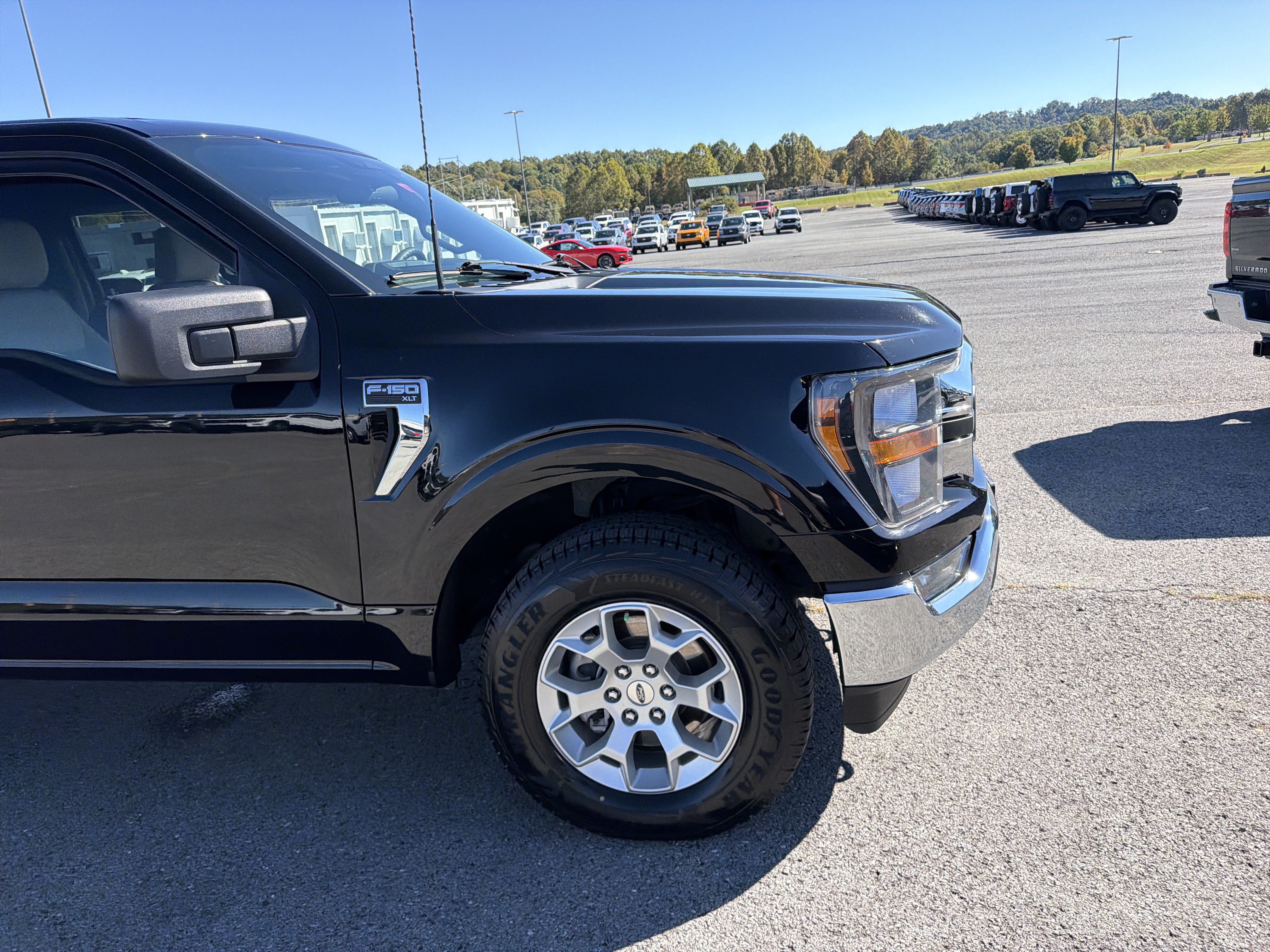 Used 2023 Ford F150 XLT AWD/4WD image 2