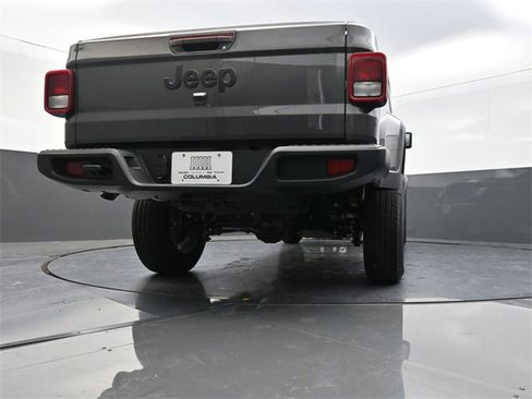 New 2025 Jeep Gladiator Sport image 22