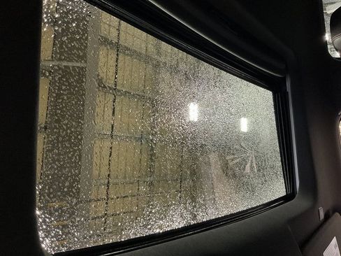 Used 2023 GMC Sierra 1500 AT4 w/ AT4 Preferred Package image 3