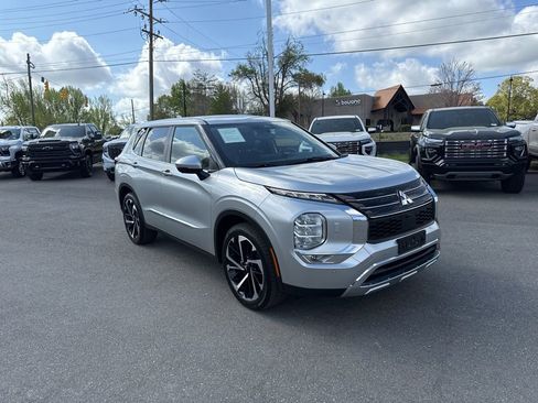 Used 2022 Mitsubishi Outlander SE AWD/4WD image 7