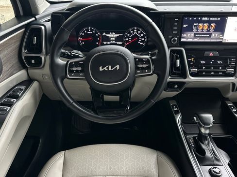 Used 2022 Kia Sorento EX w/ Panoramic Sunroof Package image 17