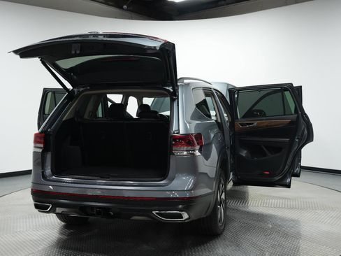 Used 2024 Volkswagen Atlas SE image 12