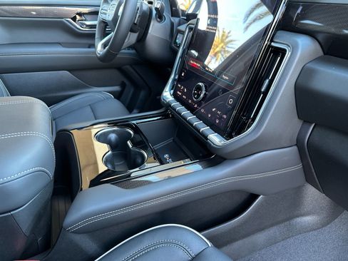 New 2026 GMC Yukon XL Elevation image 17