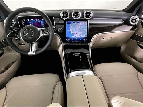 Used 2026 Mercedes-Benz GLC 300 4MATIC image 13
