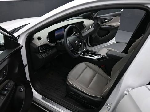 Used 2024 Buick Envista Avenir image 9
