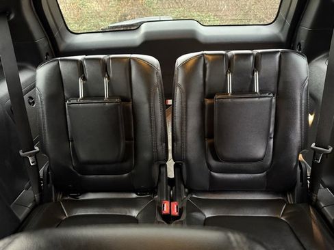 Used 2018 Ford Explorer XLT w/ Equipment Group 202A image 15