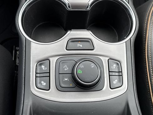 Used 2024 GMC Terrain AT4 w/ Infotainment Package II AWD/4WD image 31