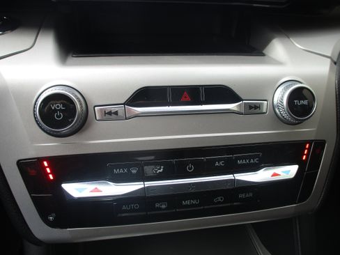 Used 2023 Ford Explorer XLT w/ Equipment Group 202A image 16