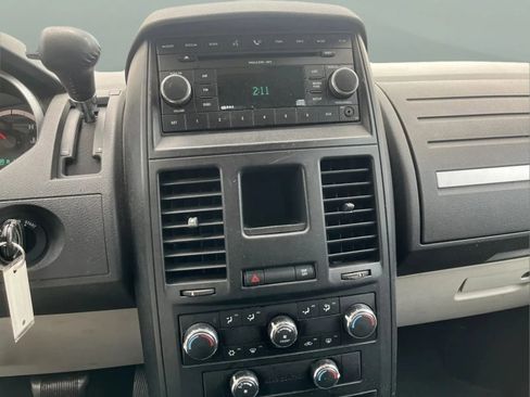 Used 2008 Dodge Grand Caravan SE FWD image 10