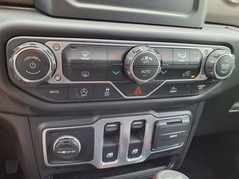 Used 2021 Jeep Wrangler Sport AWD/4WD image 7