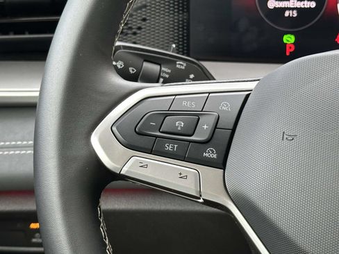 Certified 2025 Volkswagen Tiguan SE AWD/4WD image 22