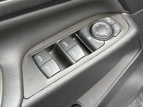 Used 2023 Chevrolet Equinox LT image 6