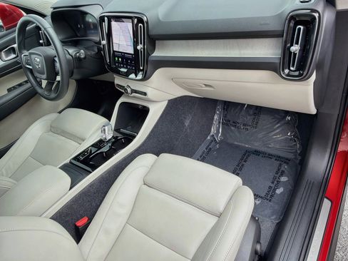 Used 2024 Volvo XC40 B5 Plus AWD/4WD image 13