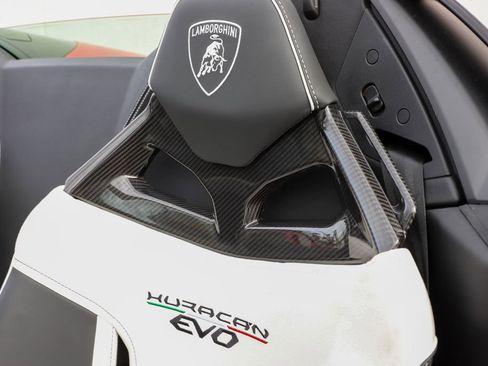 Used 2024 Lamborghini Huracan EVO image 6