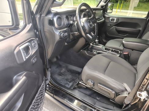 Used 2021 Jeep Wrangler Unlimited Sport AWD/4WD image 17