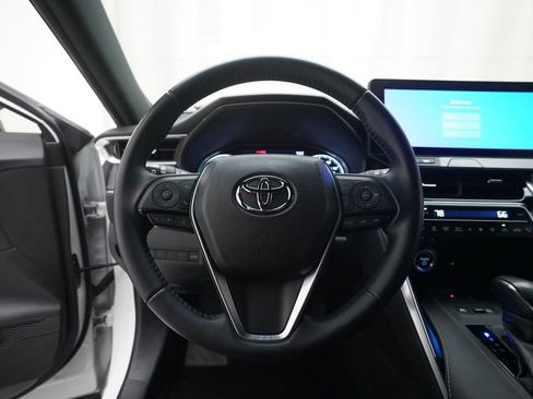 Used 2024 Toyota Venza Nightshade image 4