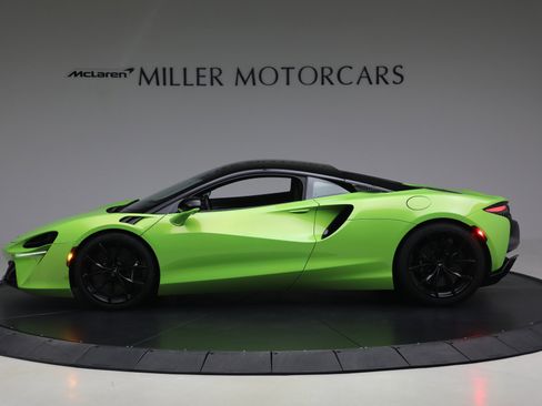 Used 2023 McLaren Artura image 3