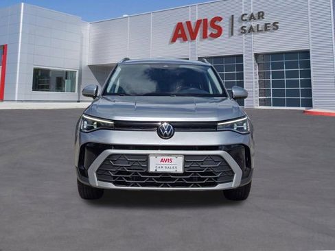 Used 2025 Volkswagen Taos SE AWD/4WD image 2