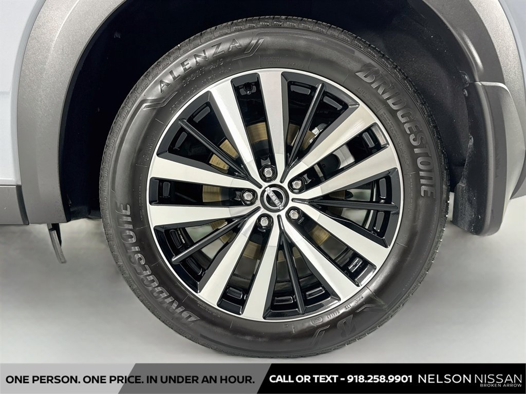 Certified 2025 Nissan Pathfinder Platinum w/ Black Appearance Package AWD/4WD image 34