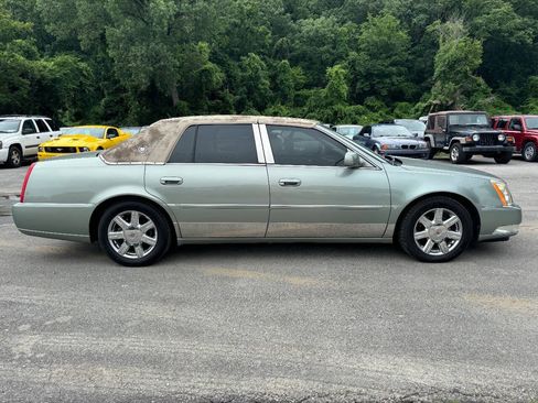 Used 2006 Cadillac DTS w/ Trunk Convenience Package FWD image 6