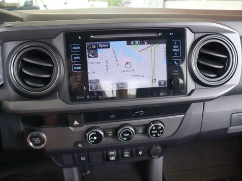 Used 2018 Toyota Tacoma TRD Sport image 47