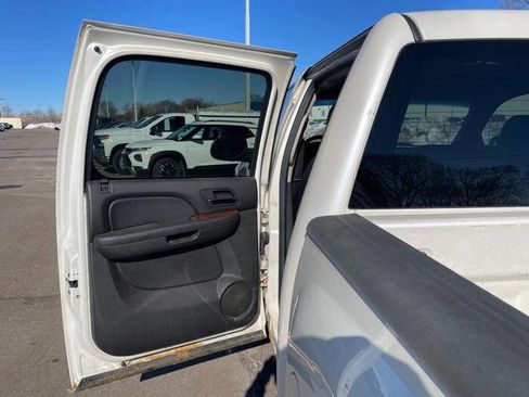 Used 2011 Chevrolet Silverado 1500 LTZ w/ LTZ White Diamond Edition image 24
