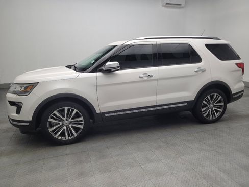 Used 2018 Ford Explorer Platinum image 2