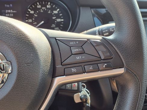 Used 2018 Nissan Rogue S FWD image 16