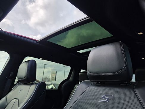 Used 2025 Chrysler Pacifica Limited image 27