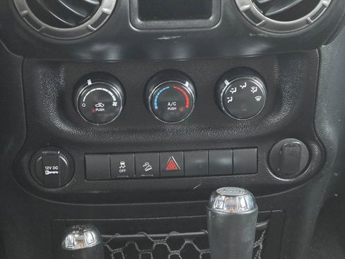 Used 2018 Jeep Wrangler Unlimited Sport w/ Connectivity Group image 12