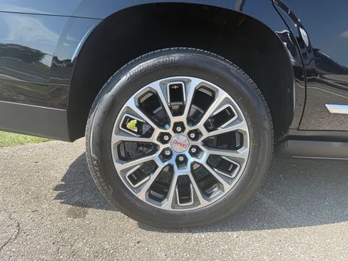 Used 2026 GMC Yukon Denali w/ Sun & Power Step Package AWD/4WD image 16
