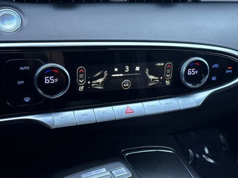 Used 2025 Genesis GV70 2.5T image 19
