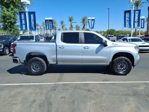 Used 2022 Chevrolet Silverado 1500 LT w/ Z71 Off-Road Package AWD/4WD image 3