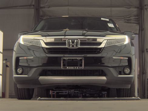 Used 2019 Honda Pilot Touring image 3