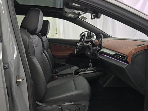 Used 2022 Volkswagen ID.4 Pro S image 8