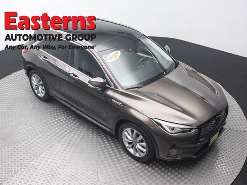 Used 2019 INFINITI QX50 Luxe w/ Navigation Package AWD/4WD image 4