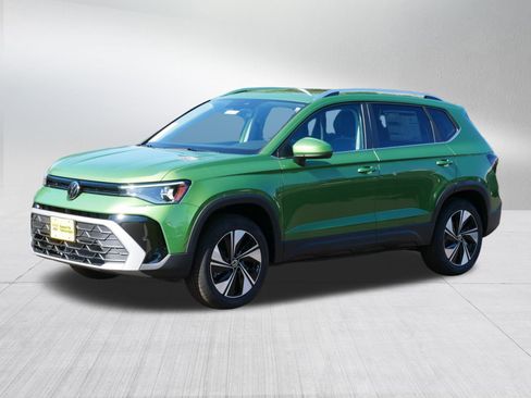 New 2025 Volkswagen Taos SE image 2